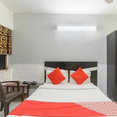 Oyo 13535 Aakash Hotel Ахмедабад Екстериор снимка