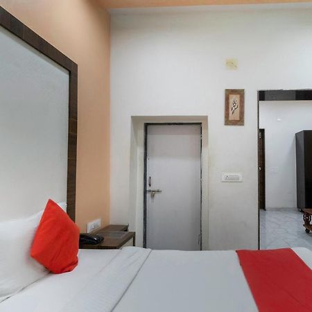 Oyo 13535 Aakash Hotel Ахмедабад Екстериор снимка