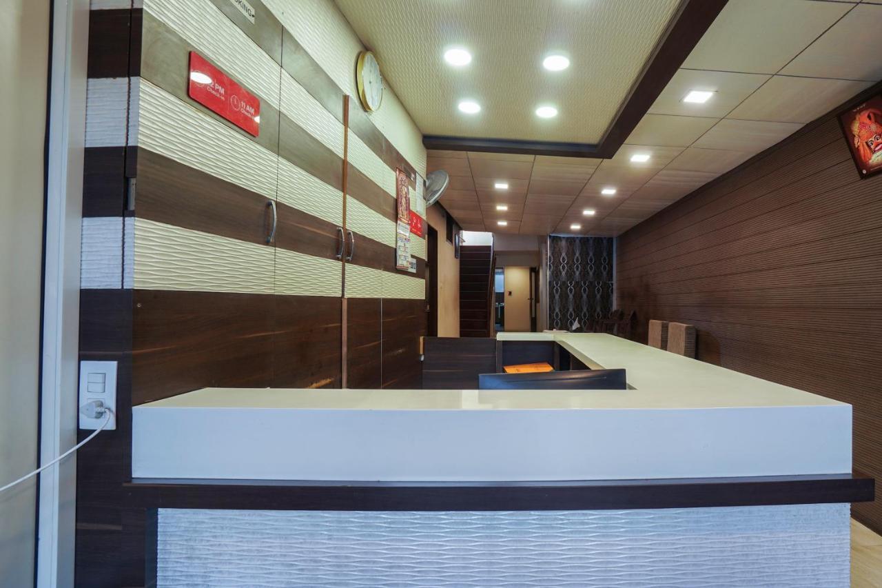 Oyo 13535 Aakash Hotel Ахмедабад Екстериор снимка