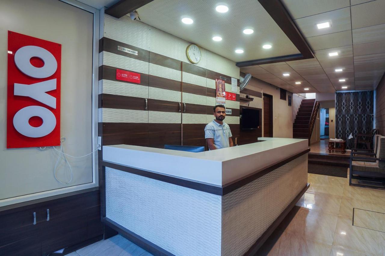 Oyo 13535 Aakash Hotel Ахмедабад Екстериор снимка