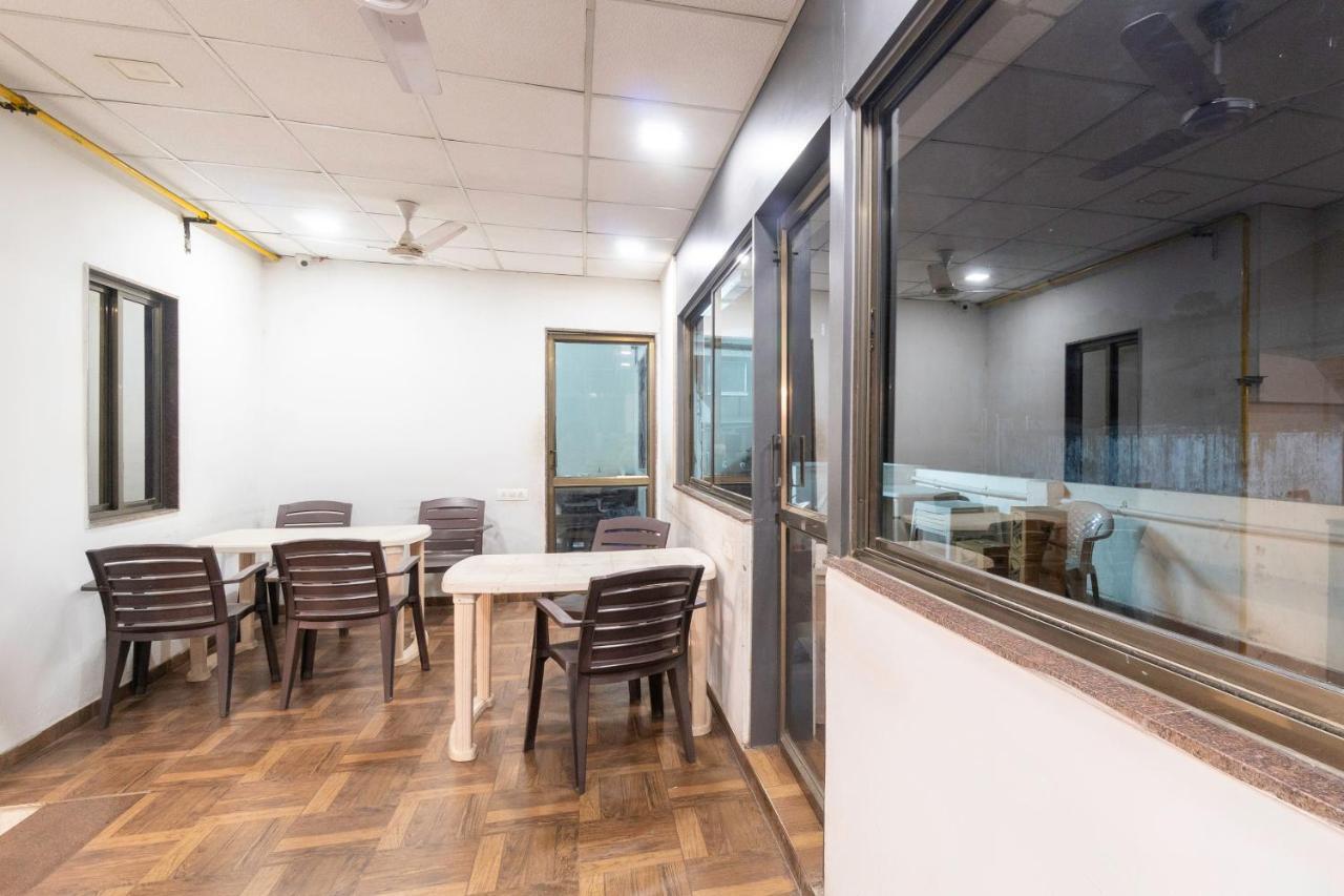 Oyo 13535 Aakash Hotel Ахмедабад Екстериор снимка