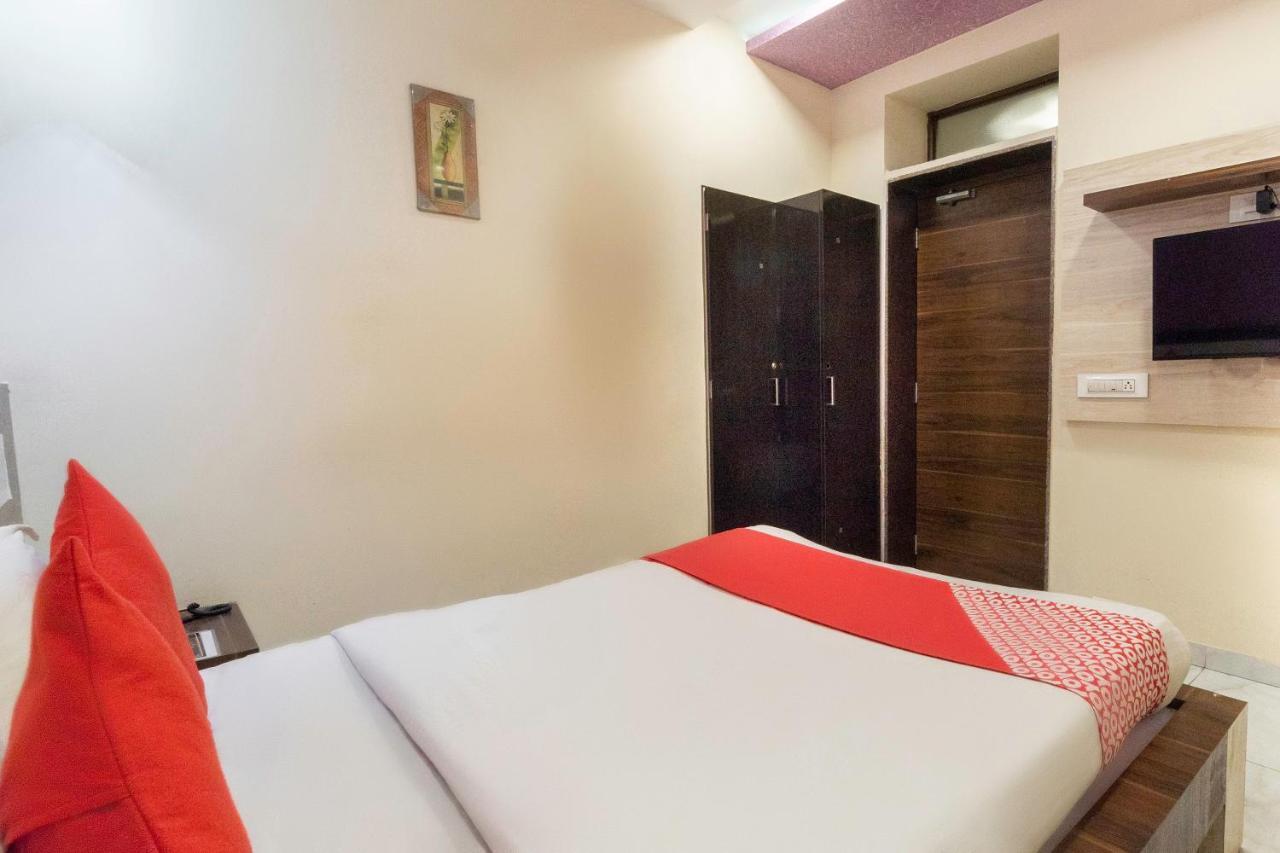 Oyo 13535 Aakash Hotel Ахмедабад Екстериор снимка