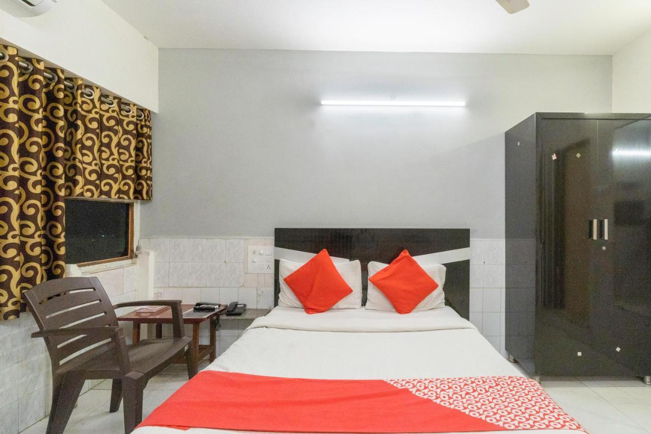Oyo 13535 Aakash Hotel Ахмедабад Екстериор снимка