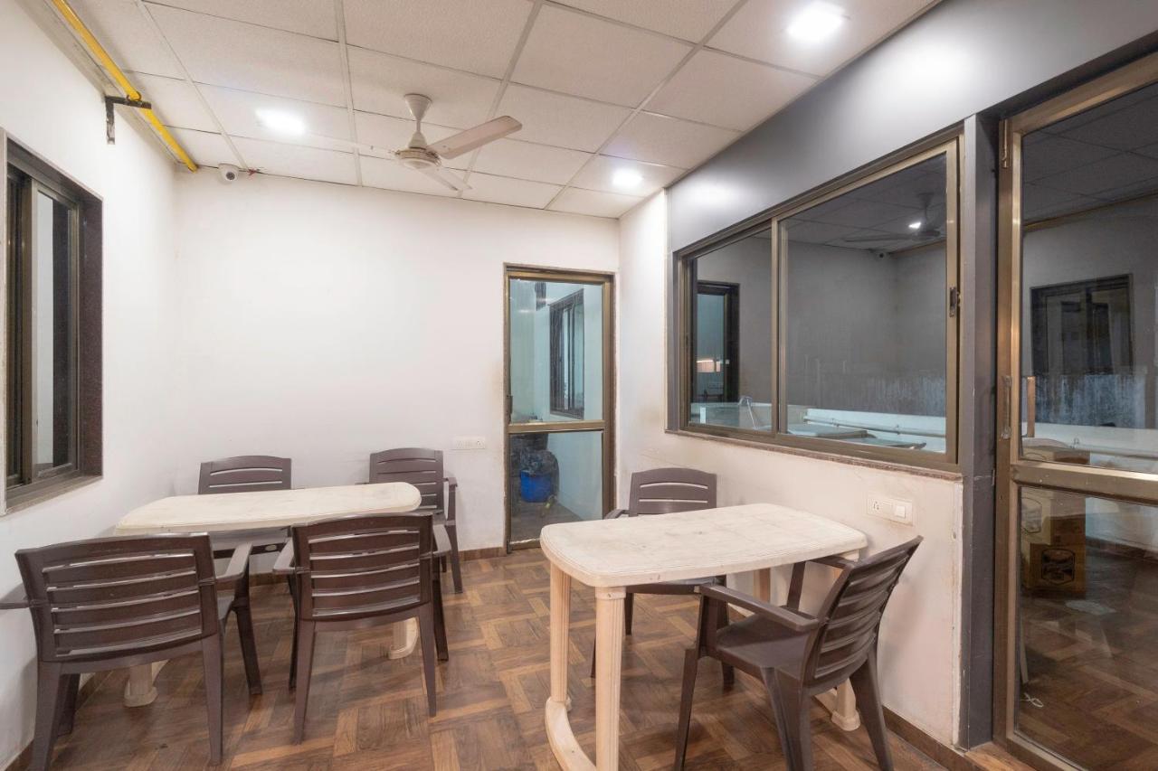 Oyo 13535 Aakash Hotel Ахмедабад Екстериор снимка