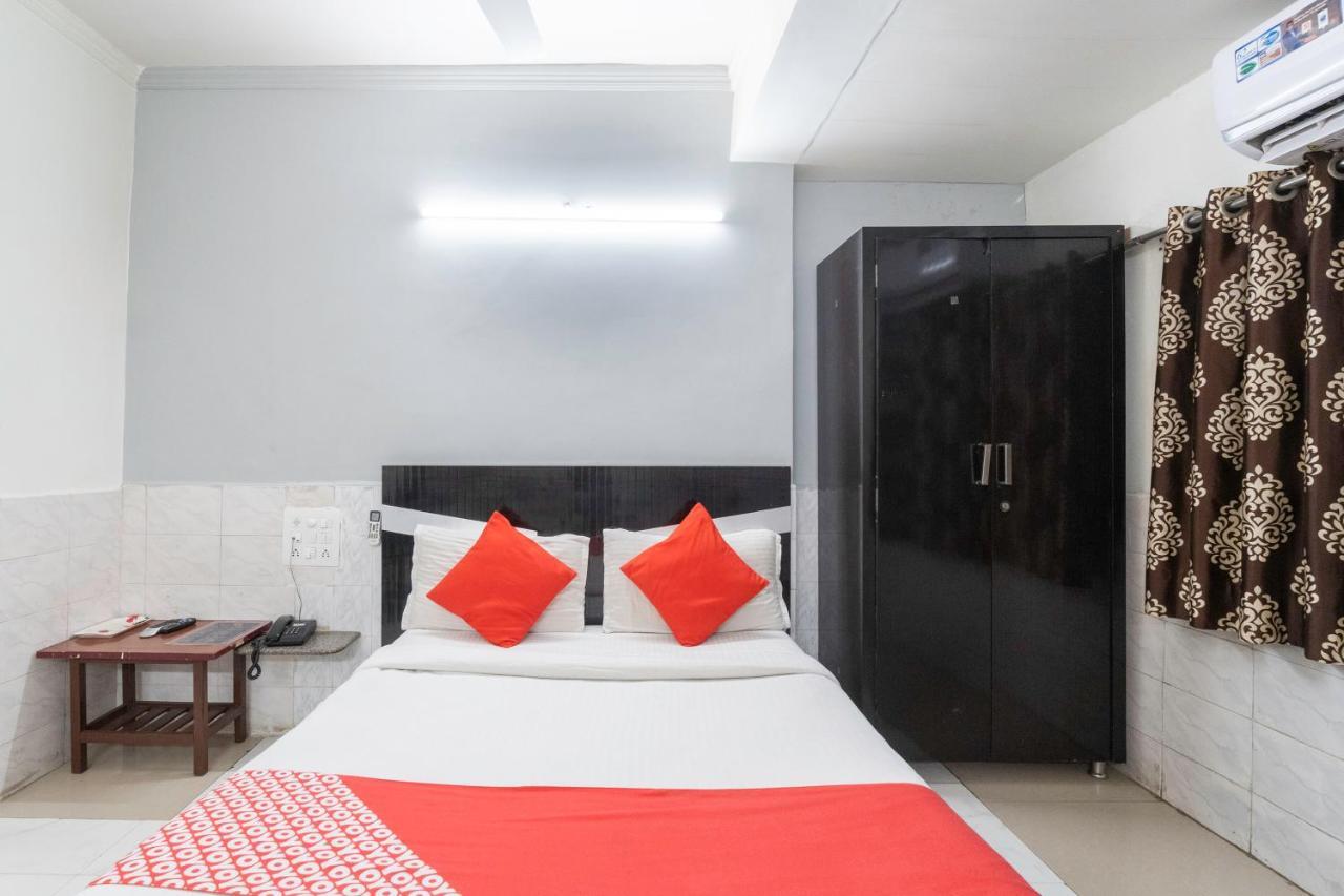 Oyo 13535 Aakash Hotel Ахмедабад Екстериор снимка