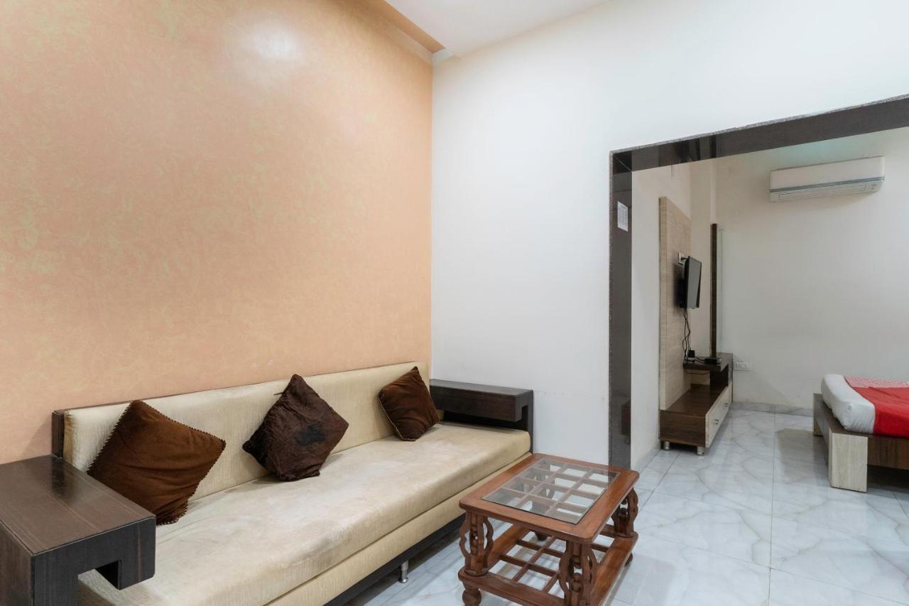 Oyo 13535 Aakash Hotel Ахмедабад Екстериор снимка