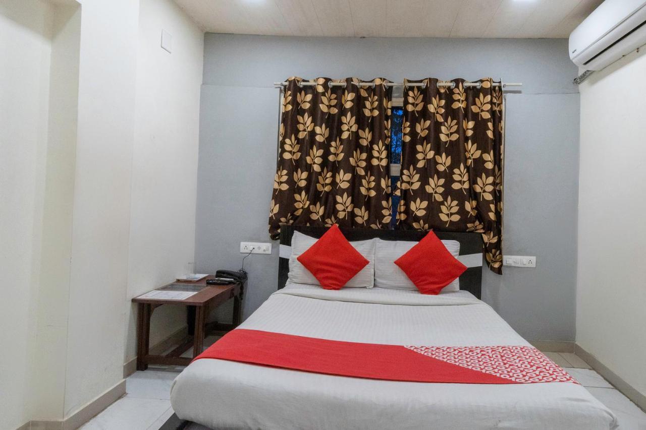 Oyo 13535 Aakash Hotel Ахмедабад Екстериор снимка