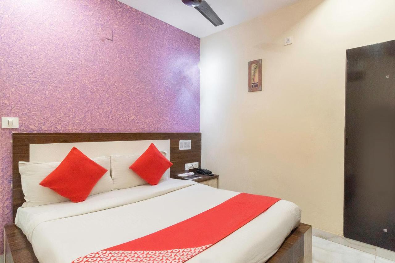 Oyo 13535 Aakash Hotel Ахмедабад Екстериор снимка