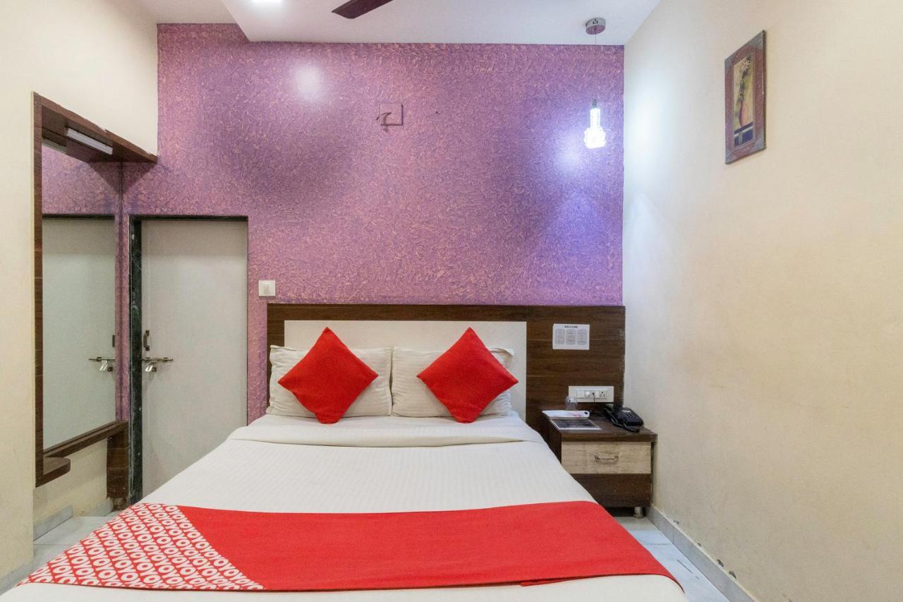 Oyo 13535 Aakash Hotel Ахмедабад Екстериор снимка