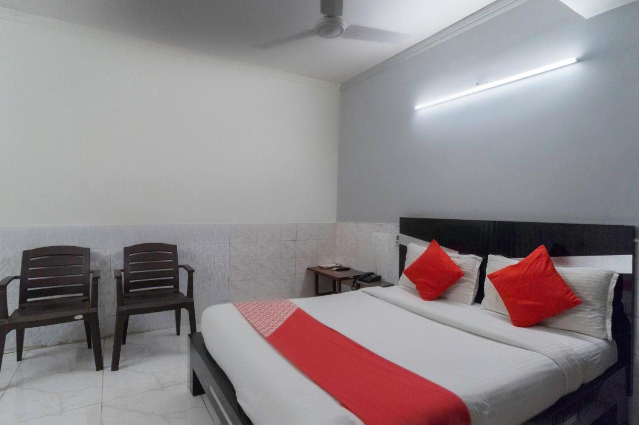 Oyo 13535 Aakash Hotel Ахмедабад Екстериор снимка