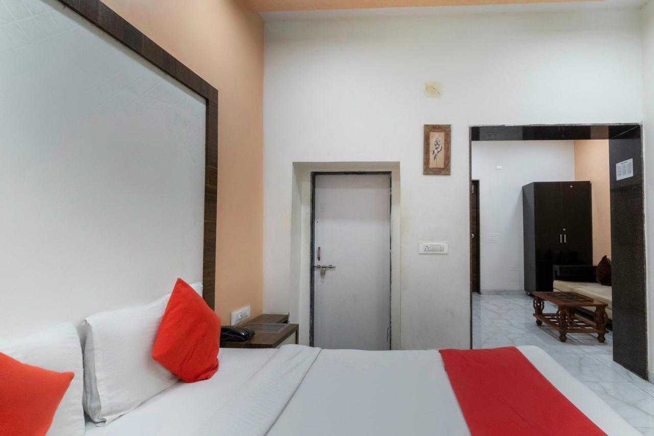 Oyo 13535 Aakash Hotel Ахмедабад Екстериор снимка