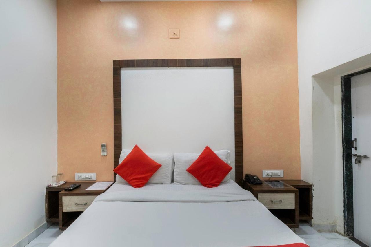 Oyo 13535 Aakash Hotel Ахмедабад Екстериор снимка